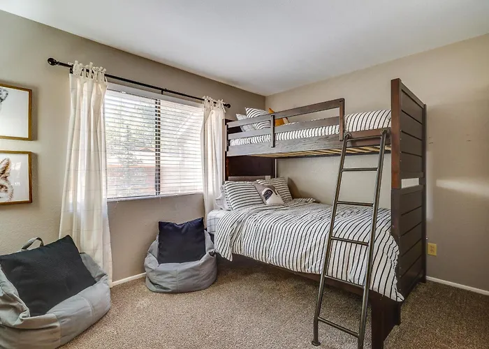 Luxe White Mountain Condo: Addt'l On-site Holiday home *